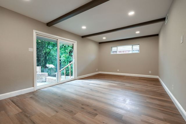 1048 Indian Creek Trail, Dallas, TX 75241