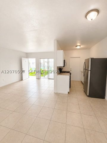 1951 NE 167th St 15, North Miami Beach, FL 33162