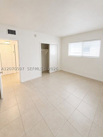 1951 NE 167th St 15, North Miami Beach, FL 33162