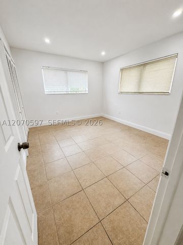 1951 NE 167th St 15, North Miami Beach, FL 33162