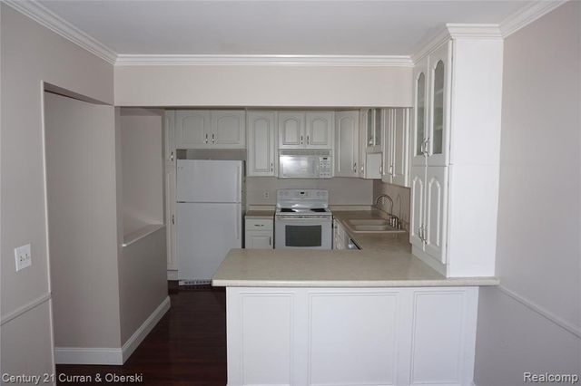 20905 E Glen Haven Circle, Northville, MI 48167