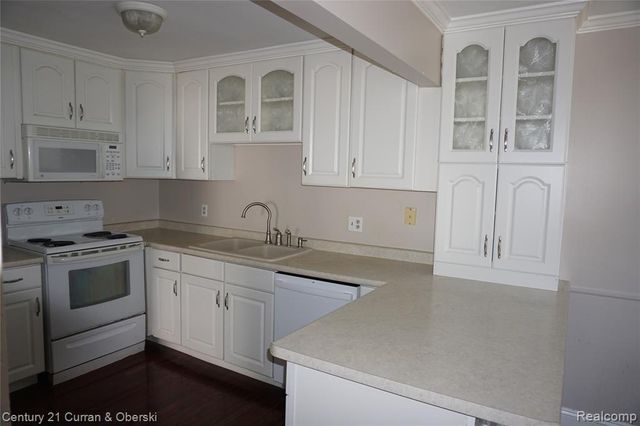 20905 E Glen Haven Circle, Northville, MI 48167