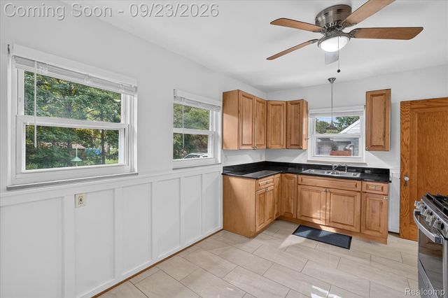 2311 N Genesee Road, Burton, MI 48509