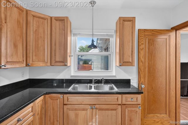 2311 N Genesee Road, Burton, MI 48509