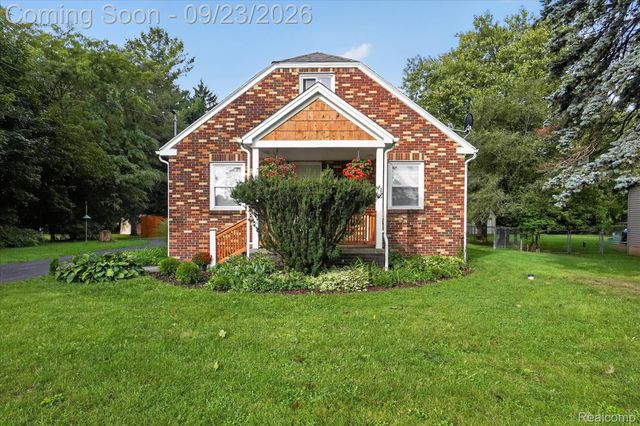 2311 N Genesee Road, Burton, MI 48509