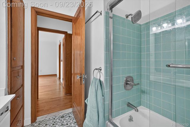 2311 N Genesee Road, Burton, MI 48509