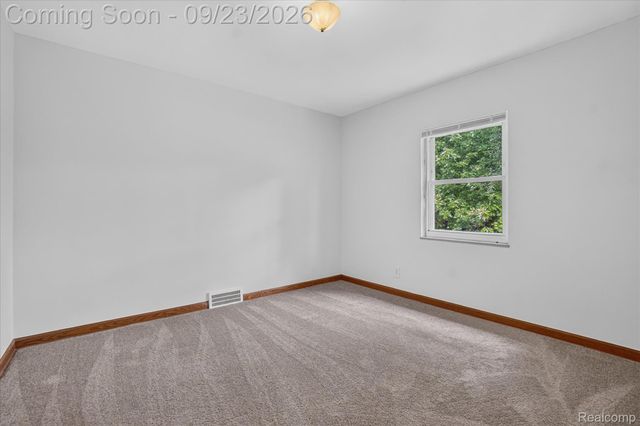 2311 N Genesee Road, Burton, MI 48509