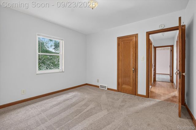 2311 N Genesee Road, Burton, MI 48509