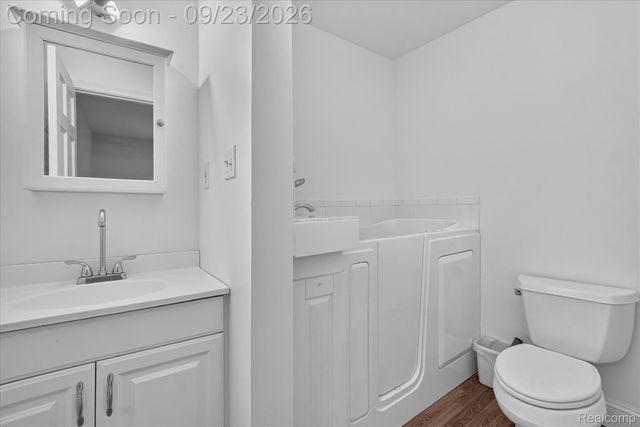 2311 N Genesee Road, Burton, MI 48509