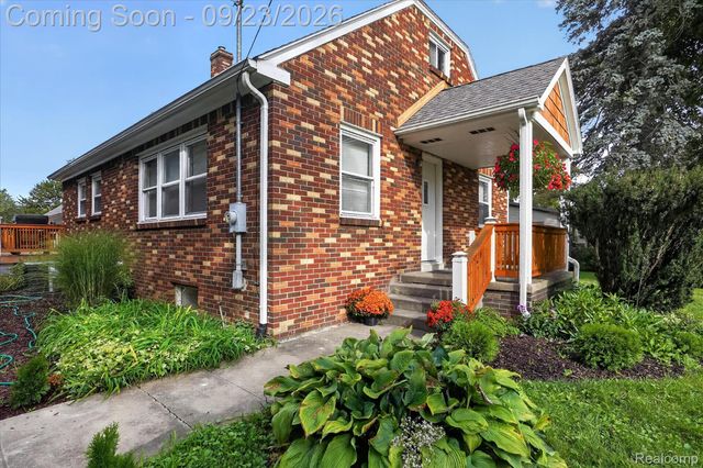 2311 N Genesee Road, Burton, MI 48509