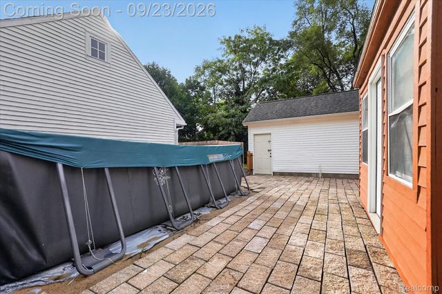 2311 N Genesee Road, Burton, MI 48509
