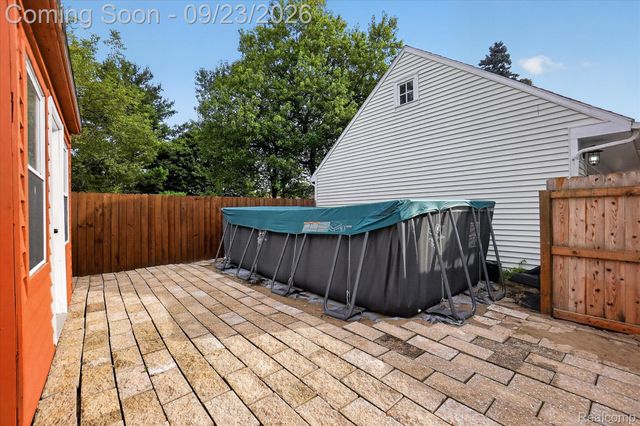 2311 N Genesee Road, Burton, MI 48509
