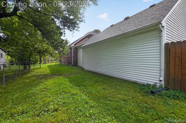 2311 N Genesee Road, Burton, MI 48509