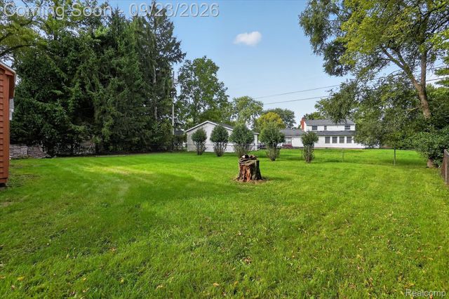 2311 N Genesee Road, Burton, MI 48509