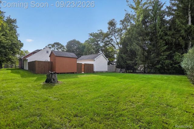 2311 N Genesee Road, Burton, MI 48509