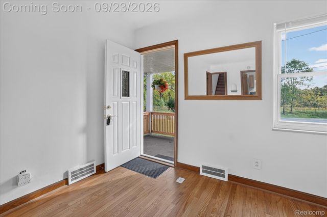 2311 N Genesee Road, Burton, MI 48509