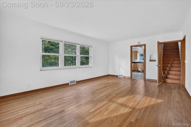 2311 N Genesee Road, Burton, MI 48509