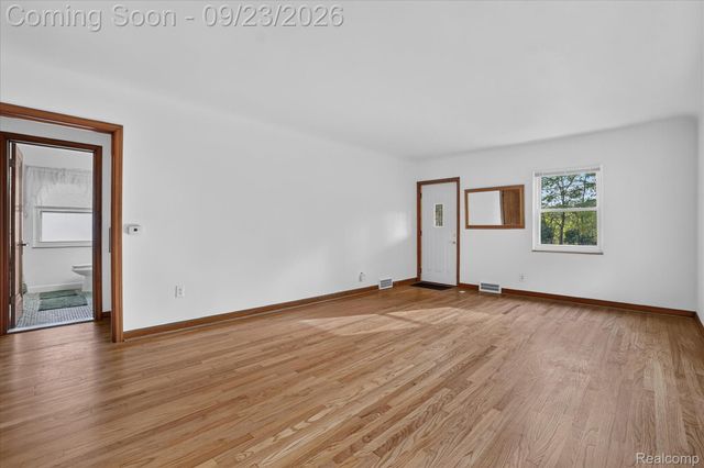 2311 N Genesee Road, Burton, MI 48509