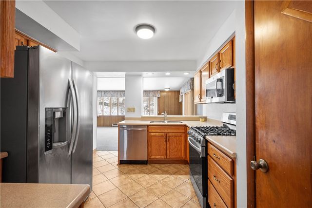 3930 Edge Rd, Brentwood, PA 15227