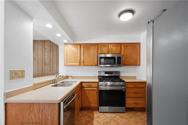 3930 Edge Rd, Brentwood, PA 15227