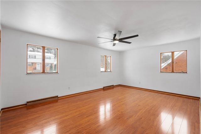 3930 Edge Rd, Brentwood, PA 15227