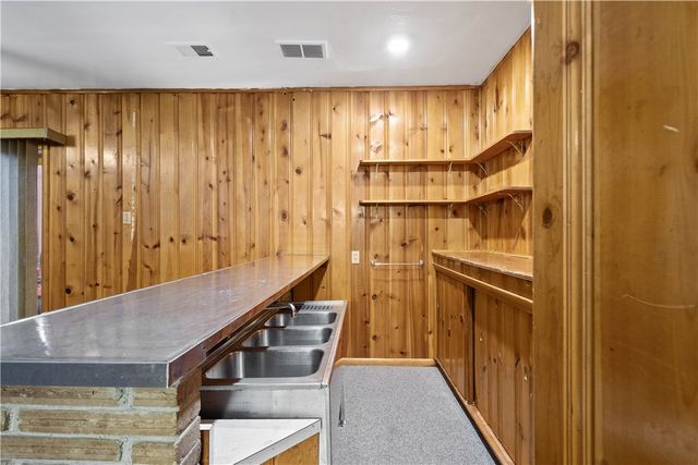 3930 Edge Rd, Brentwood, PA 15227