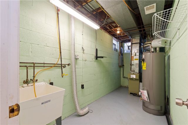 3930 Edge Rd, Brentwood, PA 15227