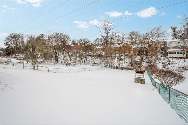 3930 Edge Rd, Brentwood, PA 15227