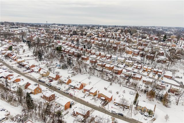 3930 Edge Rd, Brentwood, PA 15227