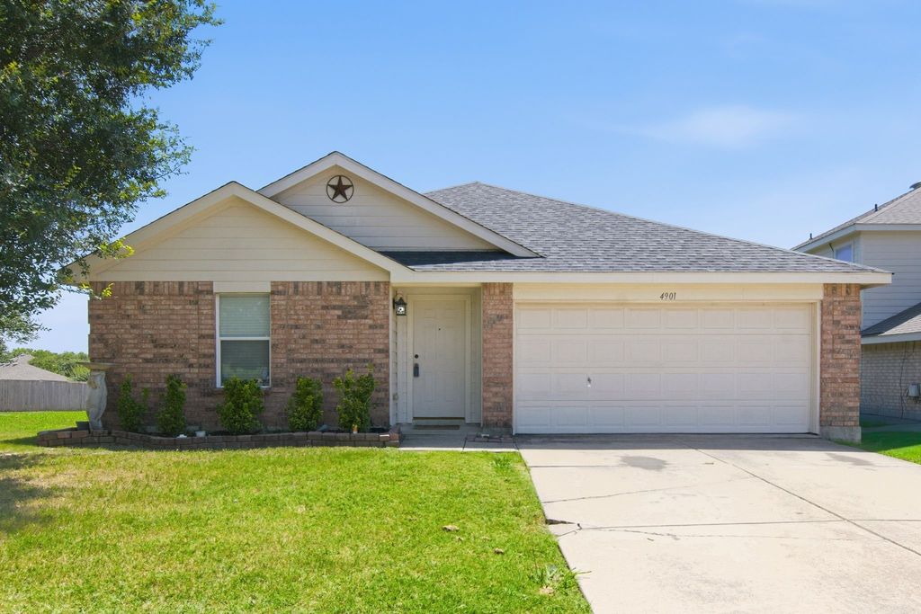 4901 Parkview Hills Lane, Fort Worth, TX 76179