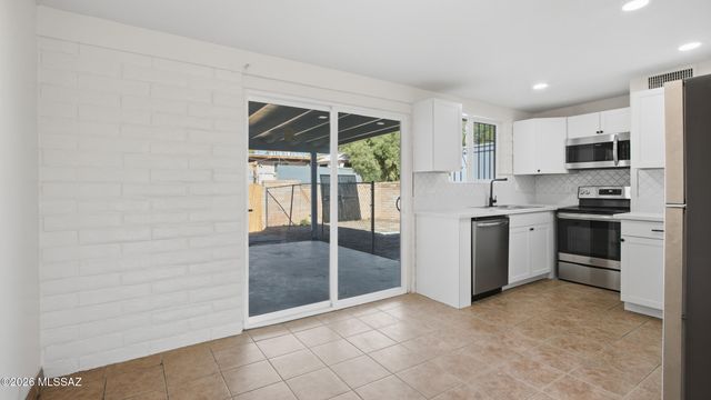 1846 W Caravelle Road, Tucson, AZ 85713