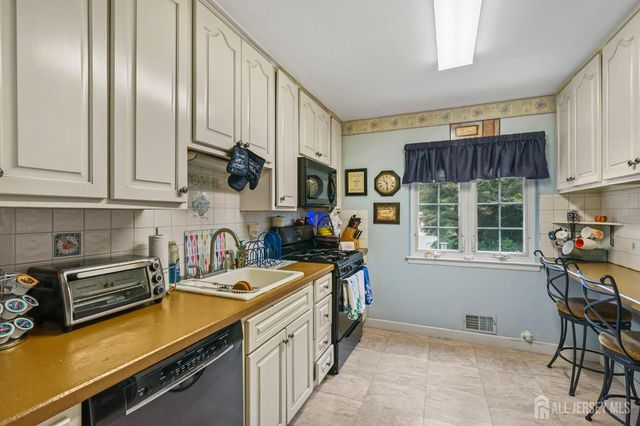 196 Marsh Avenue, Metuchen, NJ 08840