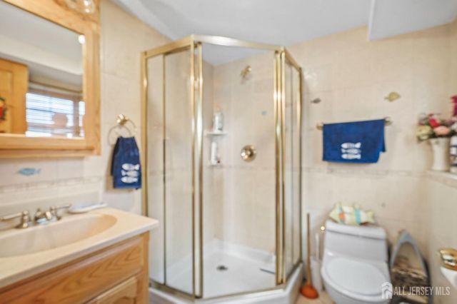 196 Marsh Avenue, Metuchen, NJ 08840