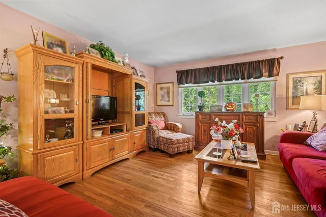 196 Marsh Avenue, Metuchen, NJ 08840