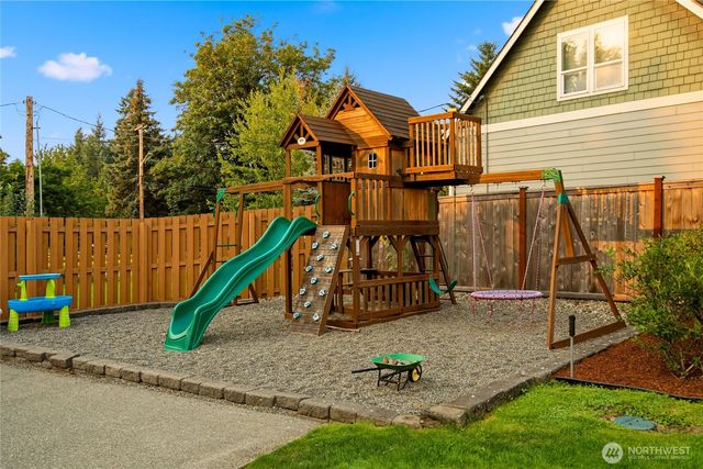 2764 McHugh Avenue, Enumclaw, WA 98022