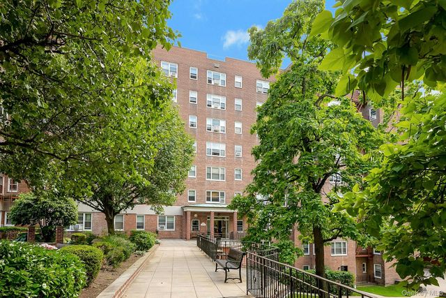 280 Collins Avenue 6D, Fleetwood, NY 10552