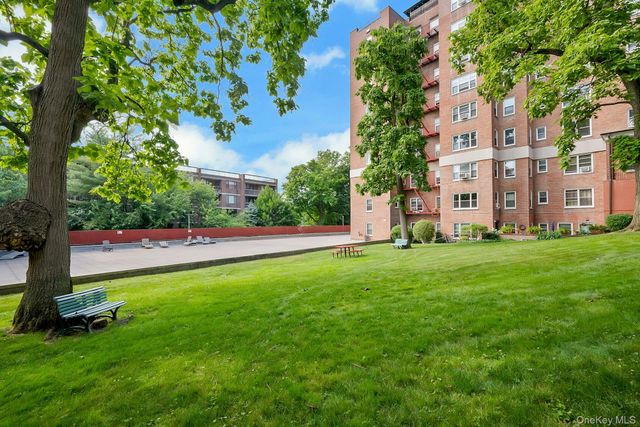 280 Collins Avenue 6D, Fleetwood, NY 10552