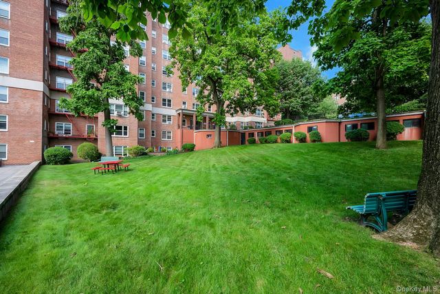 280 Collins Avenue 6D, Fleetwood, NY 10552