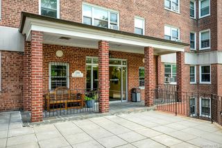 280 Collins Avenue 6D, Fleetwood, NY 10552