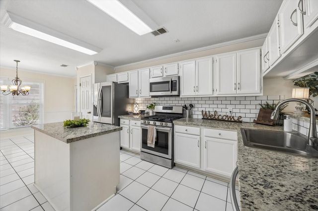 6 Cottage Grove Place, The Woodlands, TX 77381