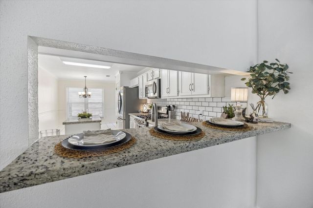 6 Cottage Grove Place, The Woodlands, TX 77381