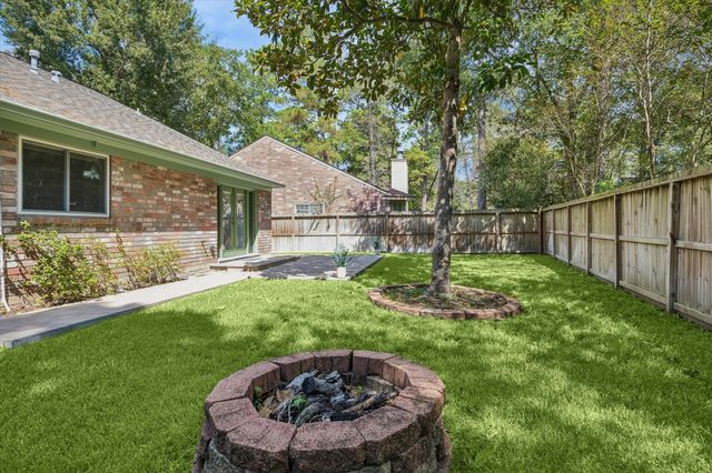 6 Cottage Grove Place, The Woodlands, TX 77381