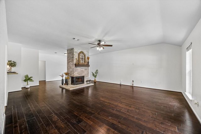 6 Cottage Grove Place, The Woodlands, TX 77381
