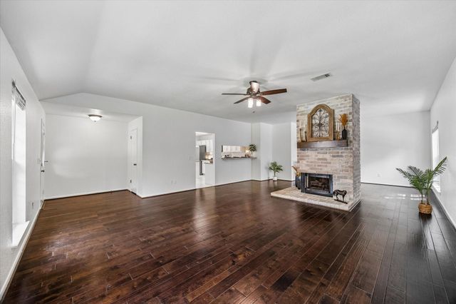 6 Cottage Grove Place, The Woodlands, TX 77381