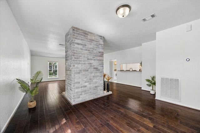6 Cottage Grove Place, The Woodlands, TX 77381