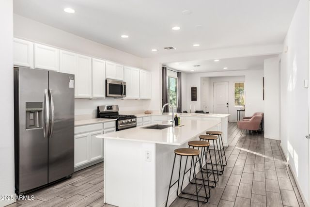 9504 W SELLS Drive, Phoenix, AZ 85037