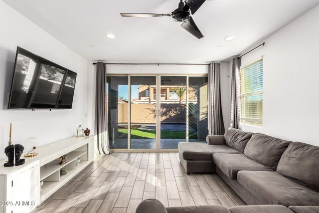 9504 W SELLS Drive, Phoenix, AZ 85037