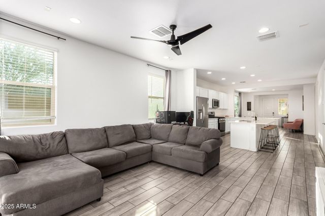 9504 W SELLS Drive, Phoenix, AZ 85037