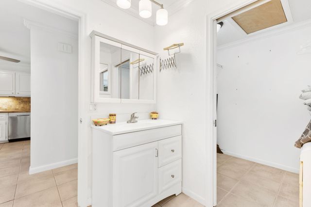 143 SE 7th Street, Deerfield Beach, FL 33441