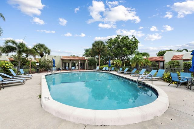 143 SE 7th Street, Deerfield Beach, FL 33441